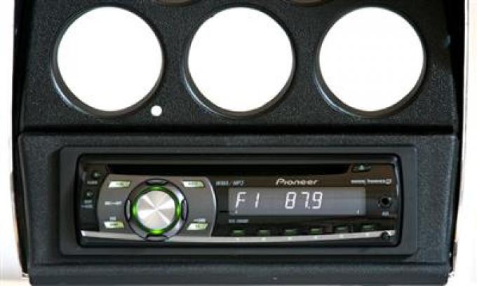 68-71 Pioneer 2000 CD Radio With Dash Bezel